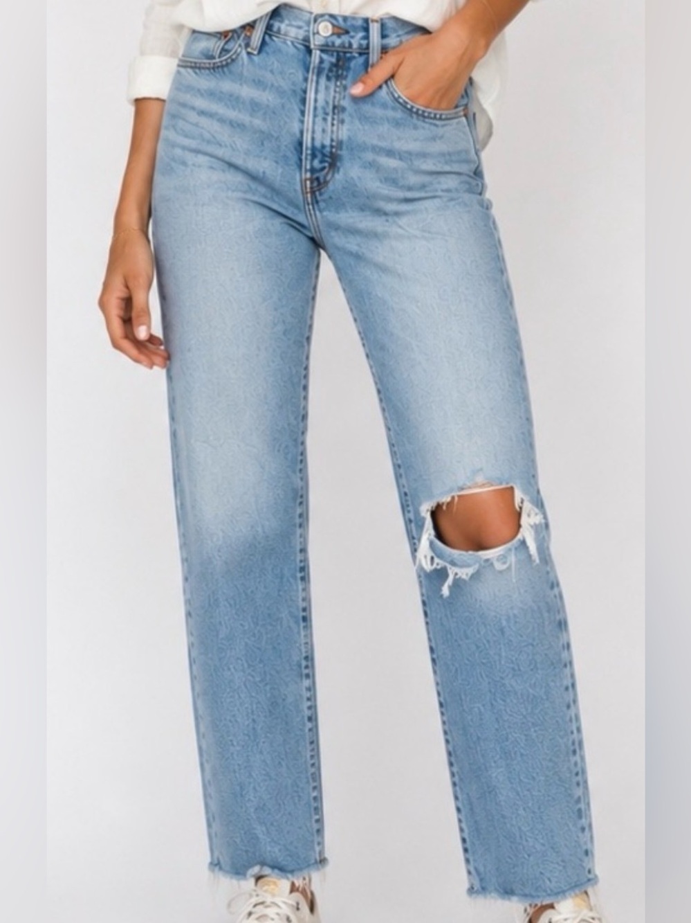 Levi’s Wedgie Straight Jeans Size 30 Light Wash Distressed Raw Hem